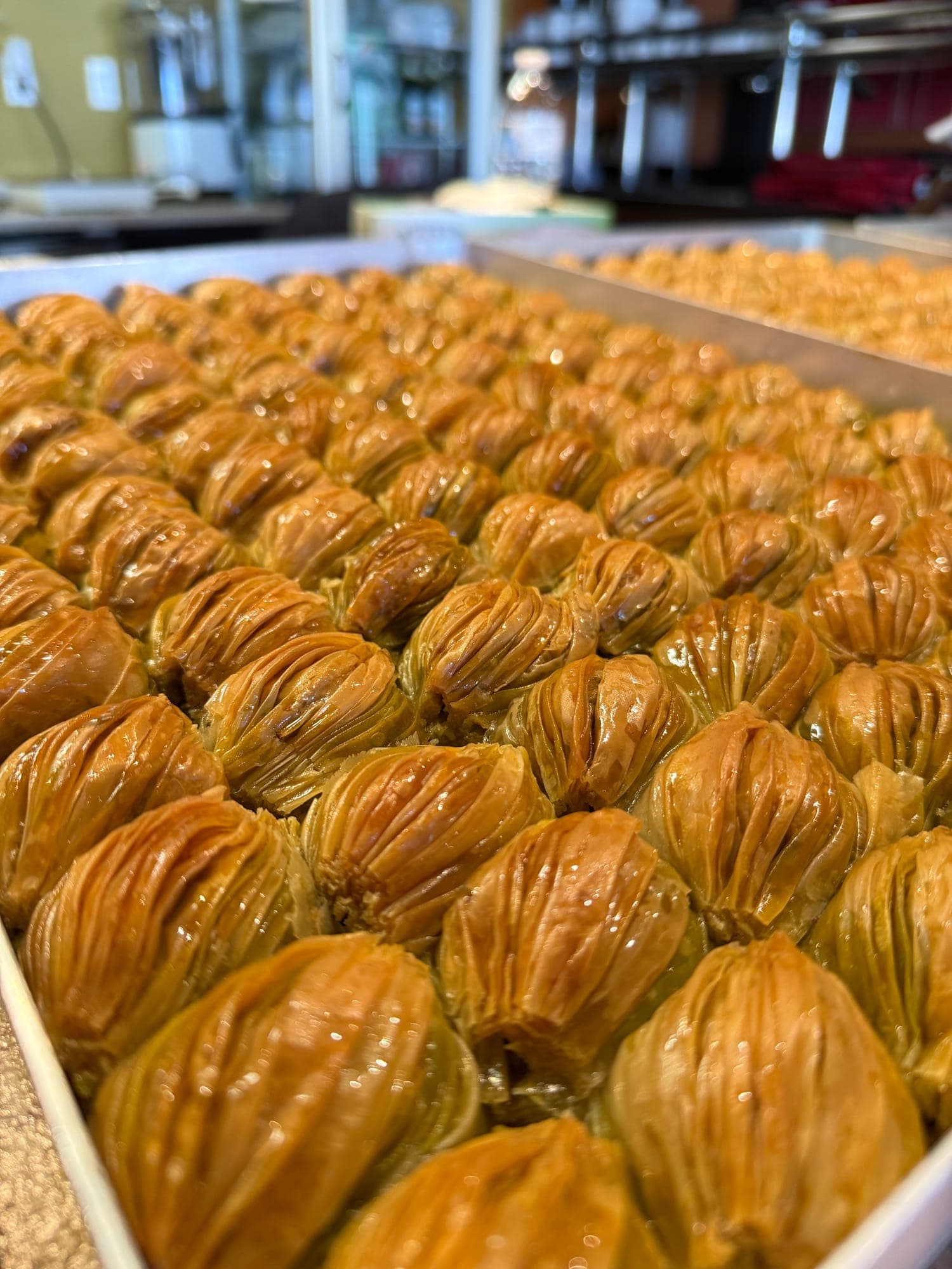 حلويات بالقطر مصفوفة في الصينية